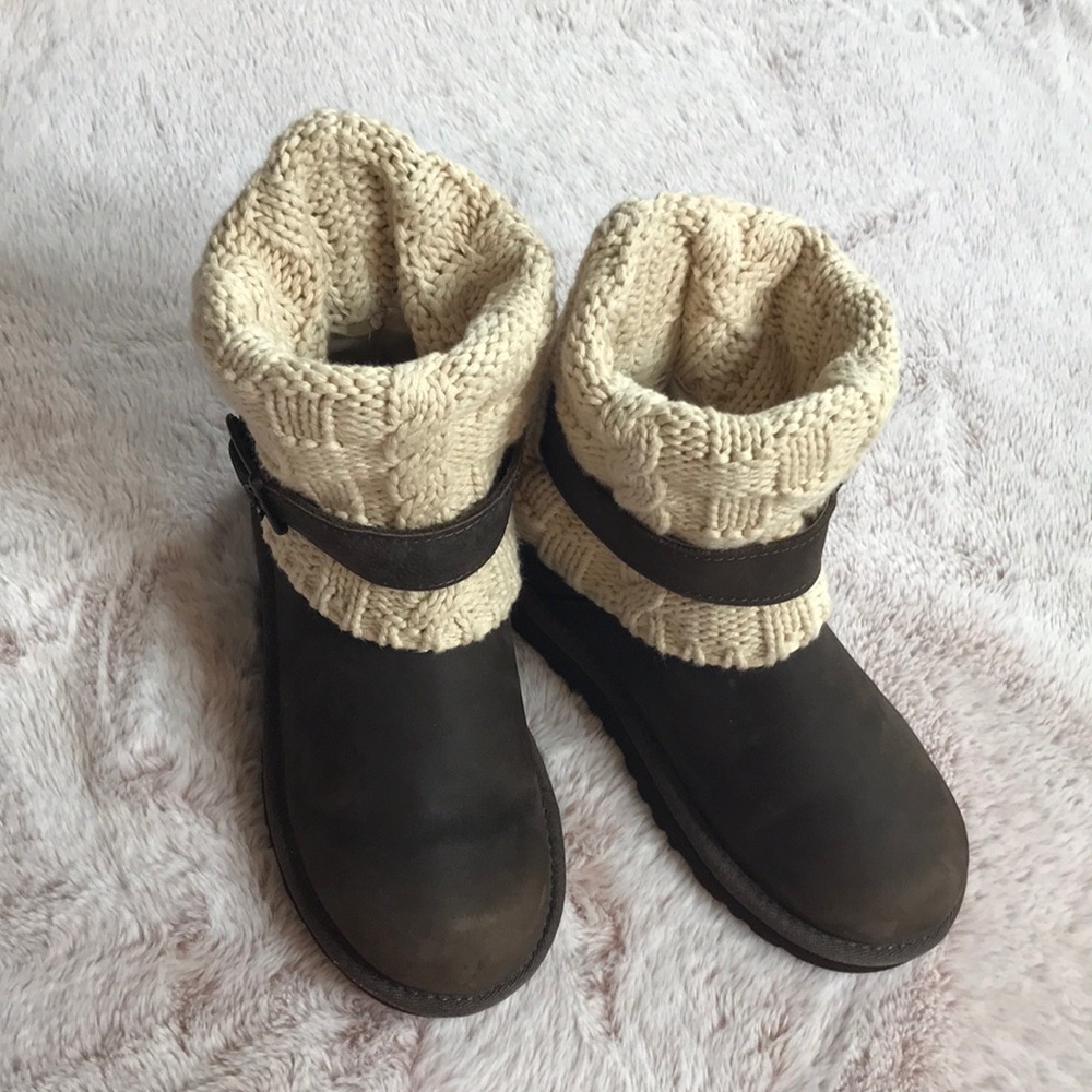 Brown winter boots with adjustable ankle